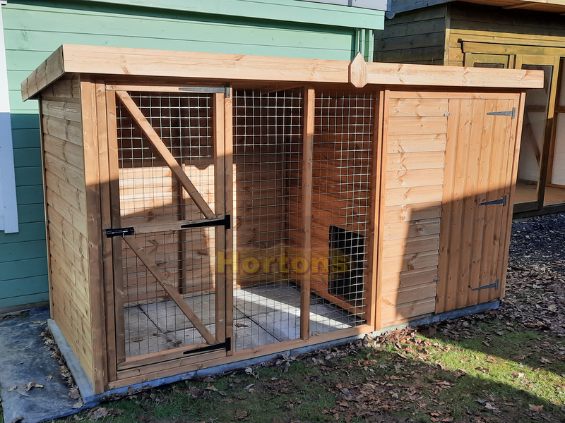 Log Cabin Kennel With Run