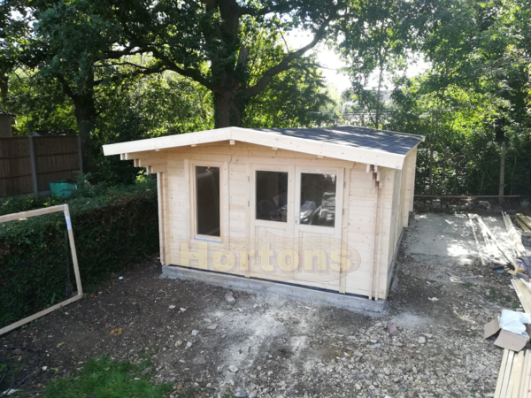 Log Cabin Bath 4 x 7 Log Cabin