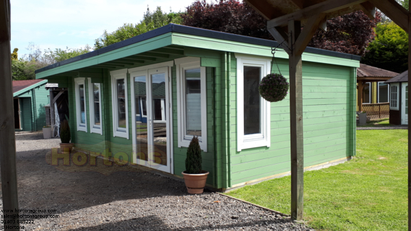 Log Cabin Pent / flat roof log cabins